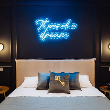 Heaven Hotel *