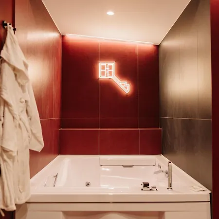 Heaven Hotel *